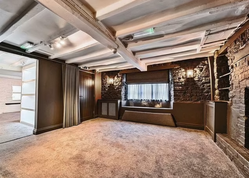 Дом 18 века с огромным садом продают всего за 1 фунт, но есть одно условие